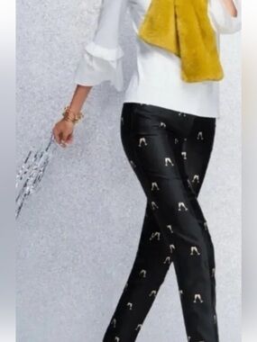 Black Champagne Toast Print Women’s Shorts